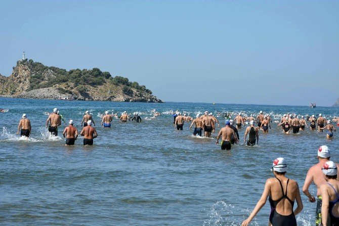 Muğla’da Uluslararası Açık Su Yüzme Yarışı Yapıldı