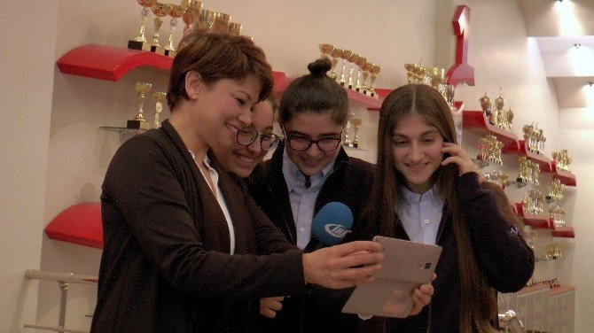 BM Konferansından Gaziantepli Öğrencilere İki Ödül