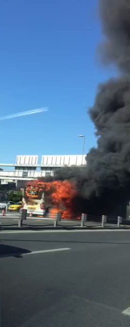 Topkapı'da metrobüs yangını