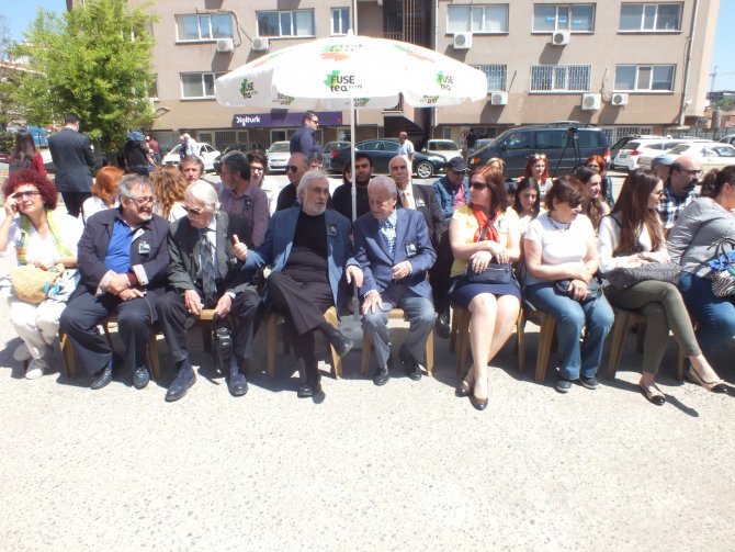 Zeki Alasya, filmlerinde kullandığı klasik otomobillerle anıldı
