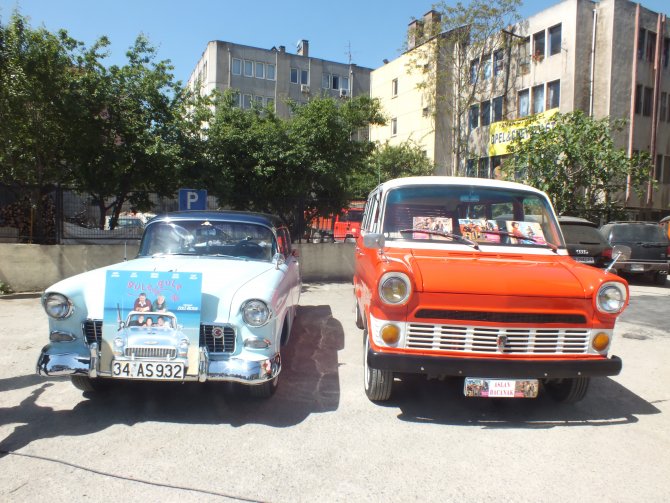 Zeki Alasya, filmlerinde kullandığı klasik otomobillerle anıldı