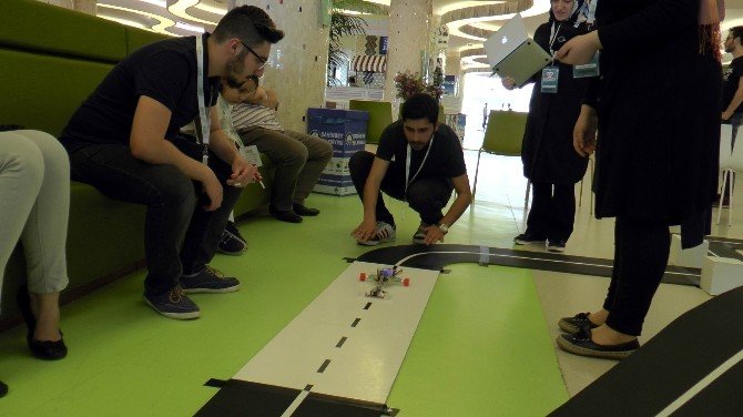 Öğrenciler 36 Saat İçerisinde Robot Geliştirmek İçin Yarışacaklar