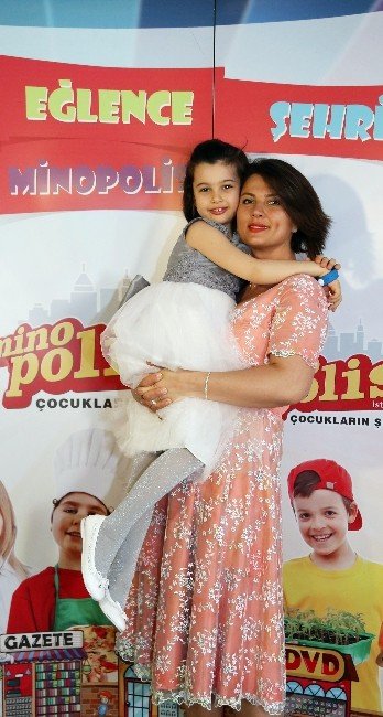 Açelya Akkoyun’un Kızı Sekiz Yaşında