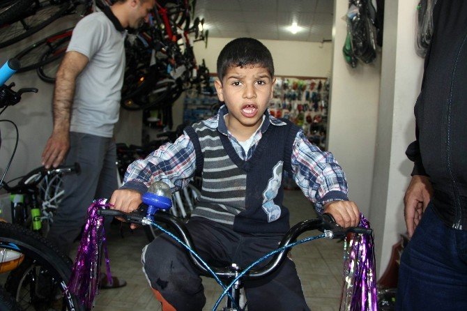 Zihinsel Engelli Çocuk Bisiklet Hayaline Kavuştu