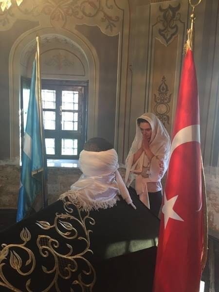 Diriliş Ertuğrul Dizisinin Goncagül Hatun’undan Ertuğrul Gazi Türbesine Ziyaret