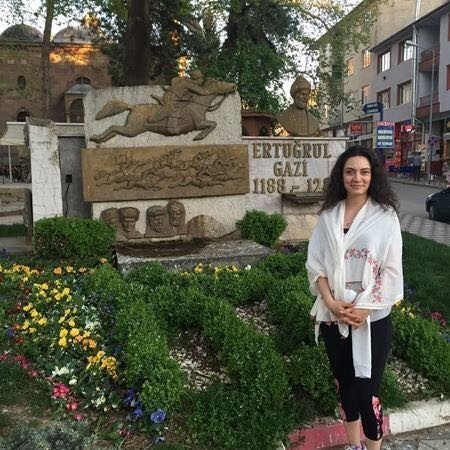 Diriliş Ertuğrul Dizisinin Goncagül Hatun’undan Ertuğrul Gazi Türbesine Ziyaret