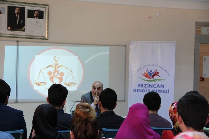 Erzincan Gençlik Merkezinde Gençler Yeni Anayasayı Konuşuyor