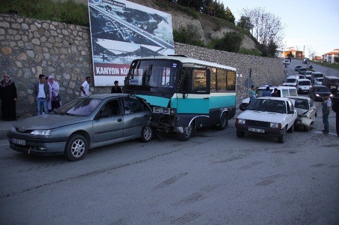 Karabük’te Zincirleme Trafik Kazası : 11 Yaralı