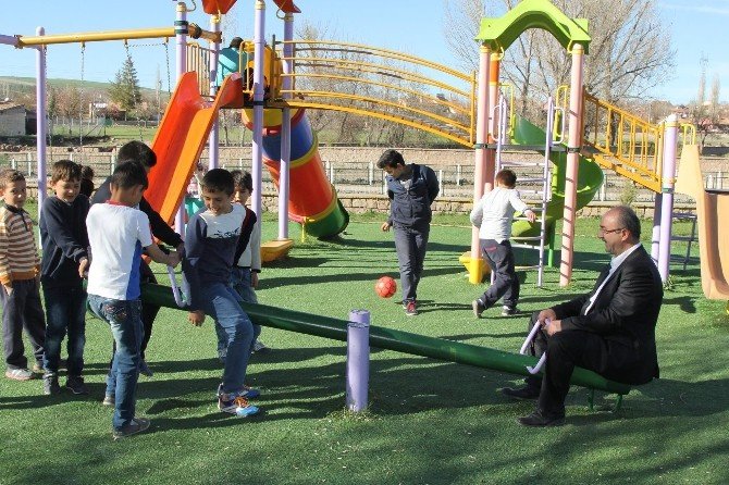 Başkan Gülcüoğlu Çocuklarla Vakit Geçirip Esnaf Ziyaretinde Bulundu