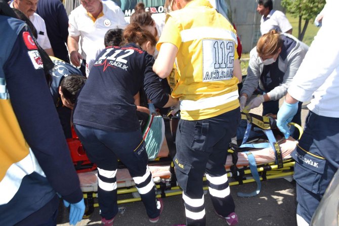 Osmaniye'de yolcu minibüsü tankere çarptı: 3 ölü, 11 yaralı