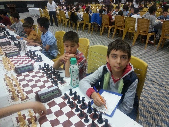 GKV’liler Satranç Turnuvasında Dört Birincilik Kazandı