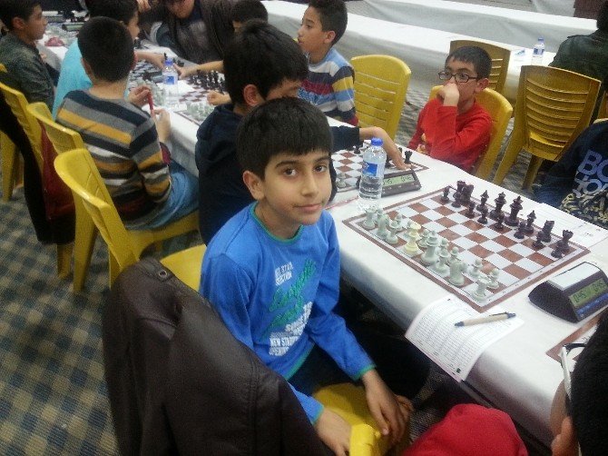 GKV’liler Satranç Turnuvasında Dört Birincilik Kazandı