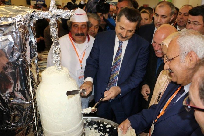 Tarım Bakanı Faruk Çelik Erzincan Tulum Peyniri Döneri Kesti