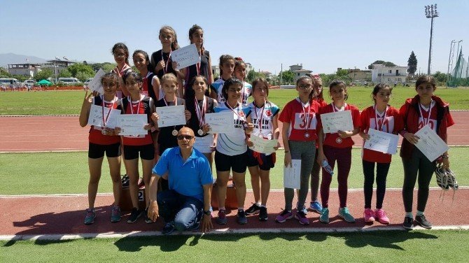Kardeşköy Pisti Küçük Atletleri Ağırladı