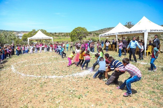 Yayıktaşlı Öğrenciler Uçurtma Uçurdu