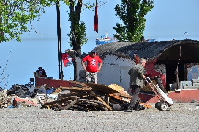 Zonguldak’ta Balıkçı Kulübelerinin Yıkımı Sürüyor