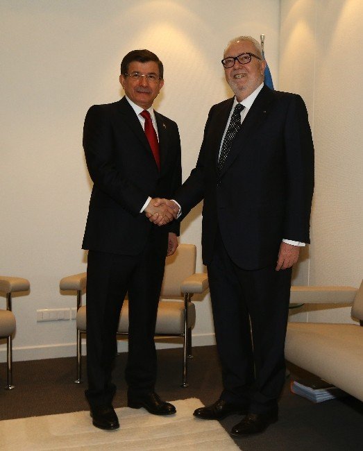 Başbakan Davutoğlu, AKPM Başkanı Agramunt’la Görüştü
