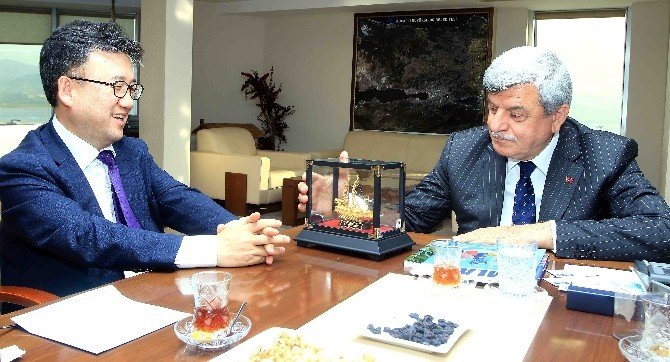 Başkan Karaosmanoğlu, “Mesafe Uzak Ama Gönüller Yakın”