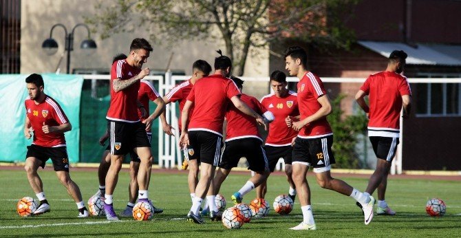 Kutlu: "Bursaspor Maçını Kazanıp Tehlikeli Bölgeden Kurtulmak İstiyoruz"