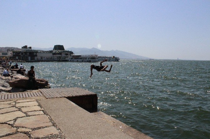 İzmir Son 66 Yılın En Sıcak Gününü Yaşıyor
