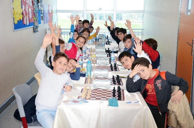 OMÜ Vakfı Koleji’nde 23 Nisan Satranç Turnuvası