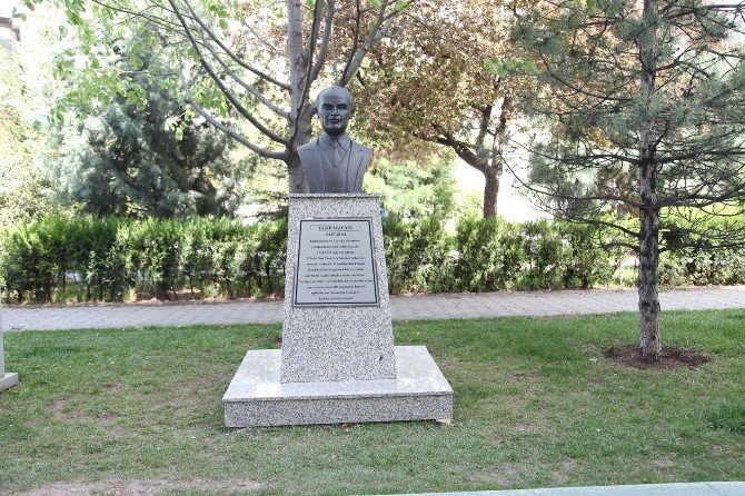 Odunpazarı’ndaki 7 Parka Köy Enstitüsü Anıtı Dikildi