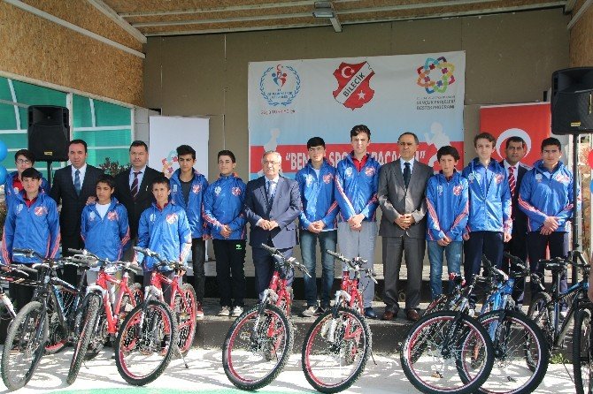 ’’Ben De Spor Yapacağım’’ Projesi Kapsamında 35 Gence Bisiklet Dağıtıldı