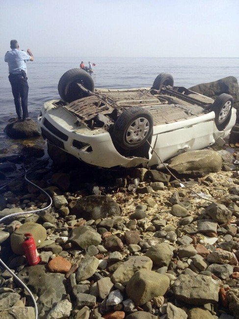 Otomobil Uçurumdan Sahile Uçtu: 4 Ölü