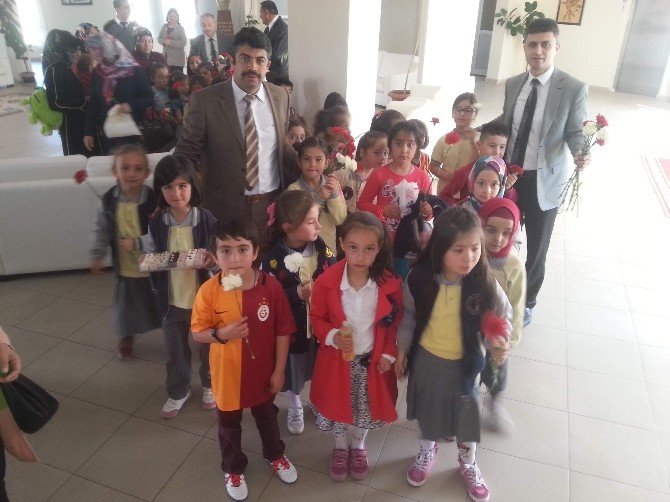 Yozgat Milli Eğitim Vakfı İlkokulu 1.sınıf Öğrencilerinden Huzurevi’ne Ziyaret