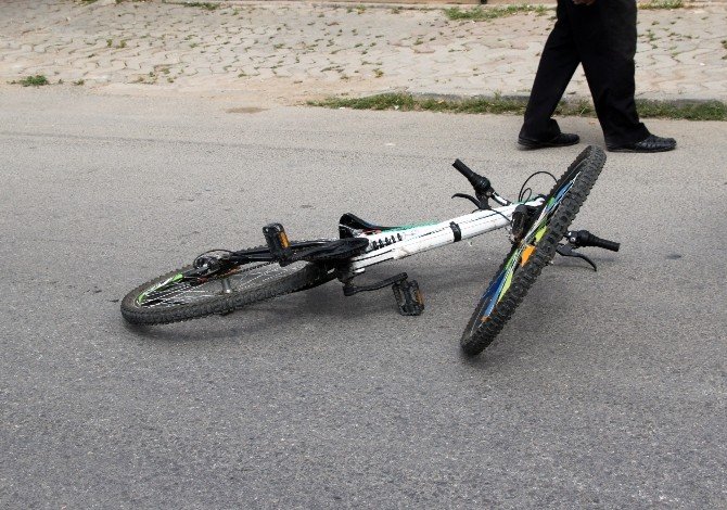 Bisikletiyle Kaza Yapan Çocuk, “Babama Bana Kızacak” Diye Gözyaşı Döktü