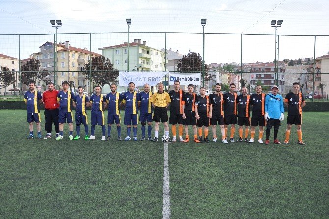Bozüyük’te Eczacıbaşı Vitra Halı Saha Futbol Turnuvası Başladı
