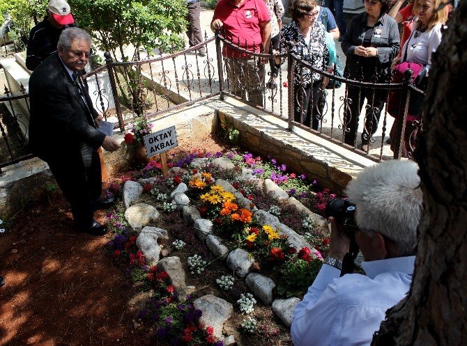 Oktay Akbal, Doğumunun 93’üncü Yılında Mezarı Başında Anıldı