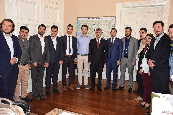 Manisa AK Parti İl Gençlik Kolları Vali Bektaş’ı Ziyaret Etti