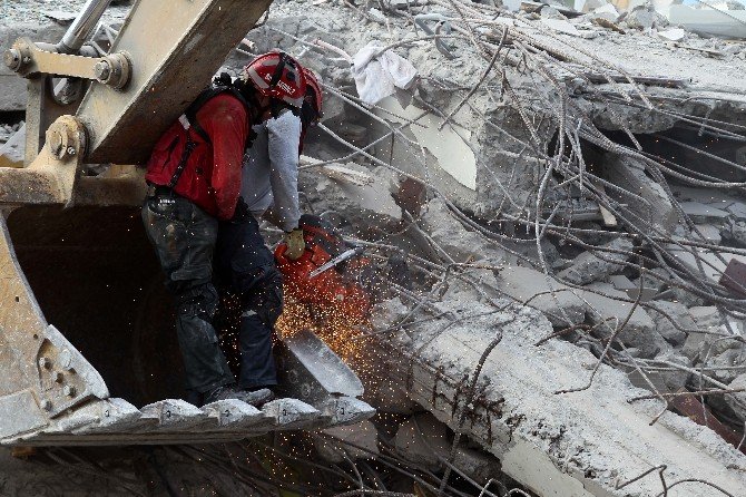 Ekvador Depreminde Ölü Sayısı 507