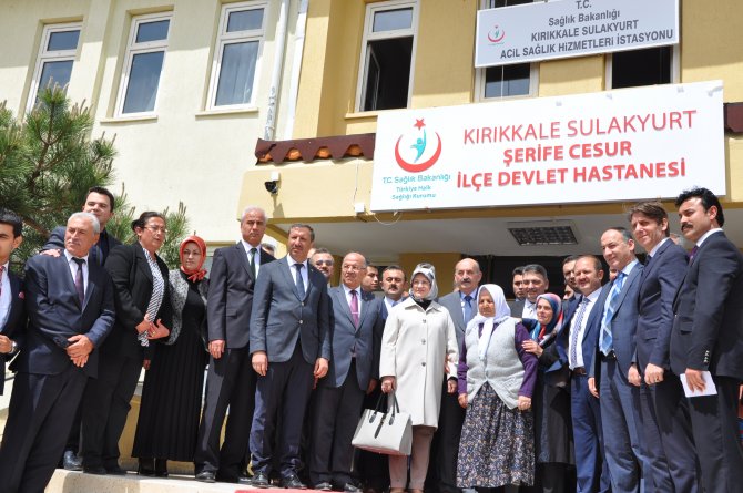 Sağlık Bakanı Müezzinoğlu, ayakkabılarını çıkaran ninenin ismini hastaneye verdi