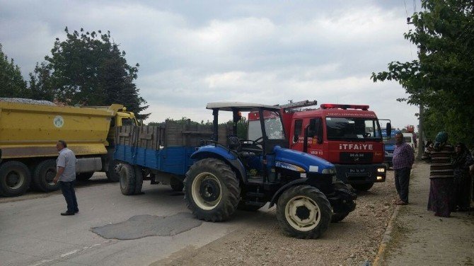 Traktörden Düşen Sürücü Römork Altında Kaldı