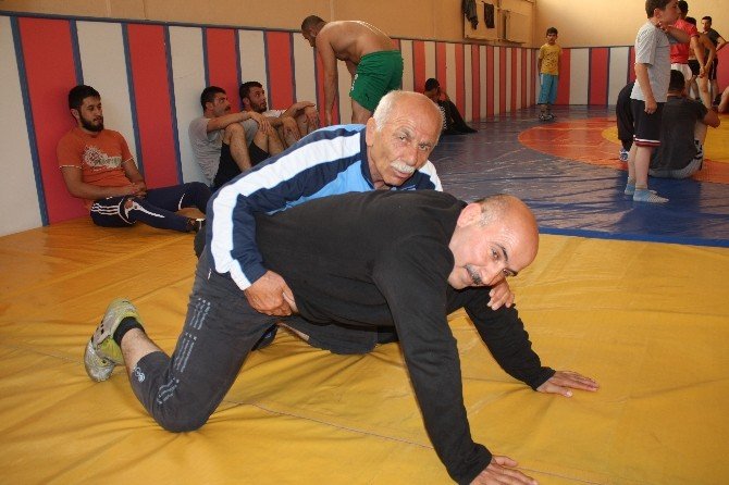 64 Yaşında Dünya Veteranlar Güreş Şampiyonası’na Hazırlanıyor