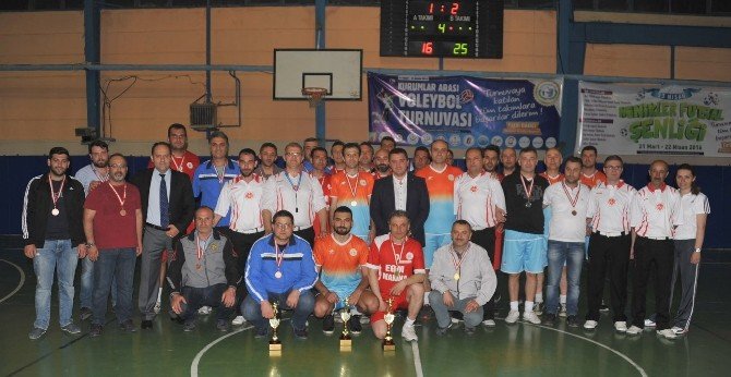 Bozüyük Belediyesi Kurumlar Arası Voleybol Turnuvasının Şampiyonu Milli Eğitim Müdürlüğü Oldu