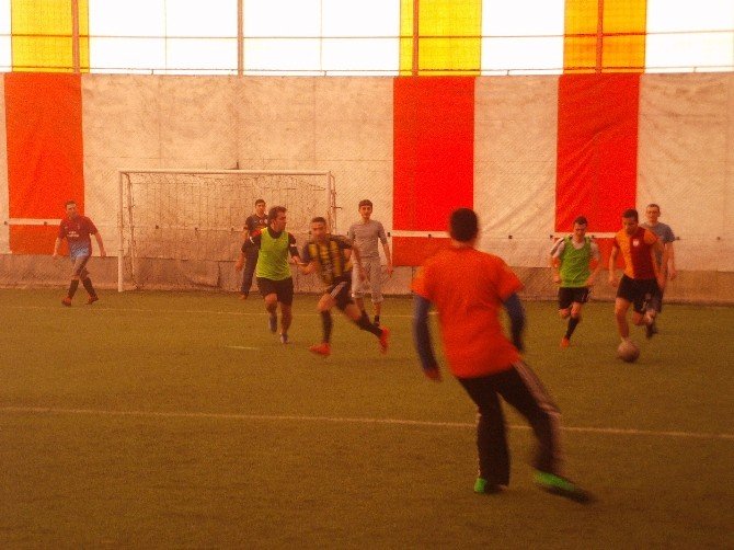 Özalp İlçesinde Öğretmenler Arası Futbol Turnuvası