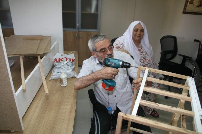 Yozgat’ta Huzurevi’nde Kalan Yaşlı Çift Boş Zamanlarını Maket Yaparak Değerlendiriyor