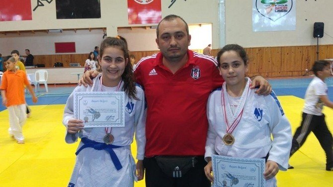 Yunusemreli Judocular Burdur’dan Madalyalarla Döndü
