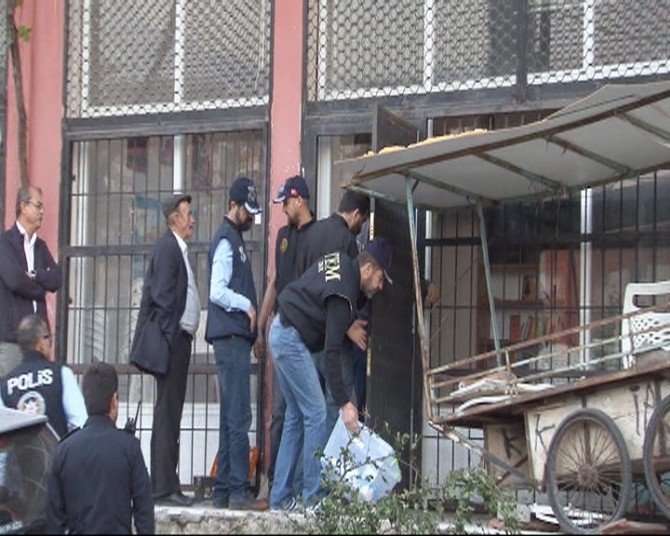 1 Mayıs’ta İzmir’de Olay Çıkarma İhtimali Olan Derneklere Baskın