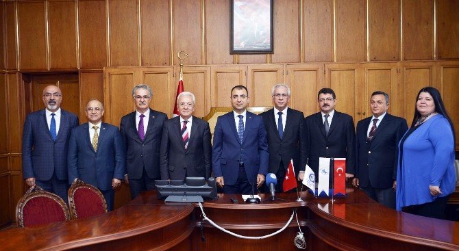 Nevvar Salih İşgören Vakfı’ndan Üniversiteye Yurt Binası