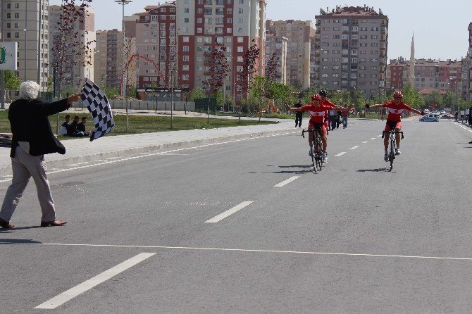 Konya’da Dünya Çocukları Yarışıyor