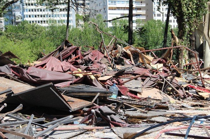 Ünlü Eğlence Mekanı “Cahide” Yıkıldı