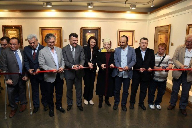 Zeytinburnu’nda ’Hürmet’ İsimli Tezhip Sergisi Açıldı