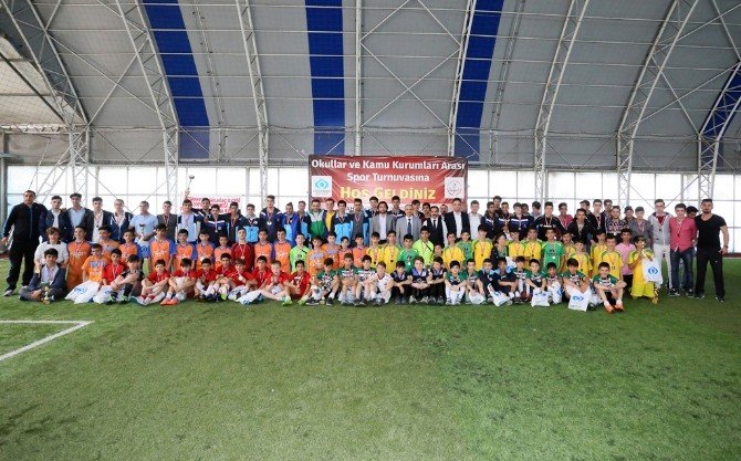 Öğrenciler Okullararası Spor Turnuvası’nda Yarıştı