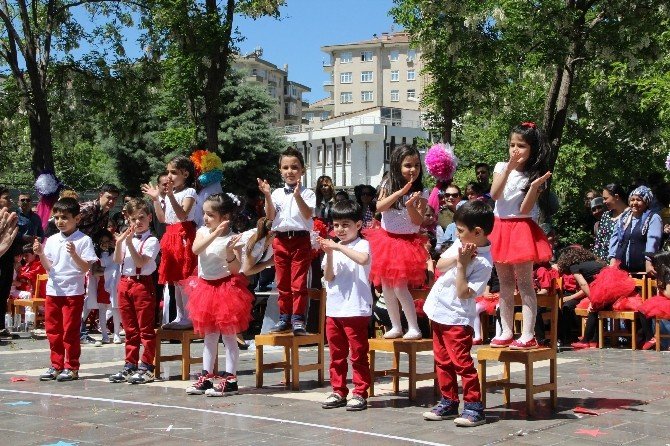 Diyarbakır’da Minikler 23 Nisan’ı Kutladı