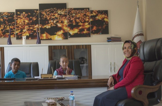 Bitlis Belediyesi’nin Minik Eş Başkanları