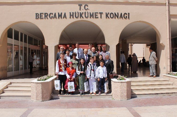 Dünya Çocukları UNESCO Dünya Mirası Bergama’yı Gezdi